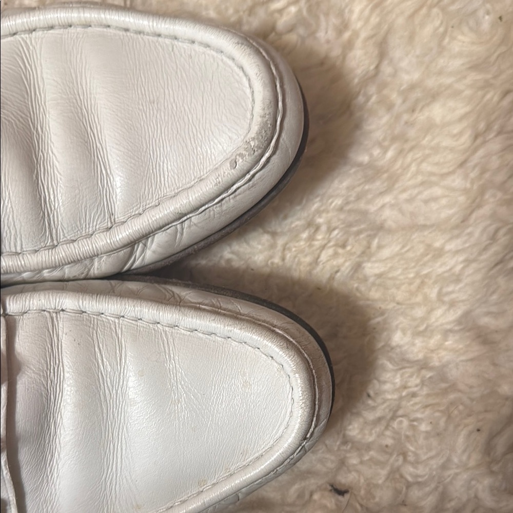 Gucci White Leather Loafers with Gold Horsebit - Picture 12 of 16